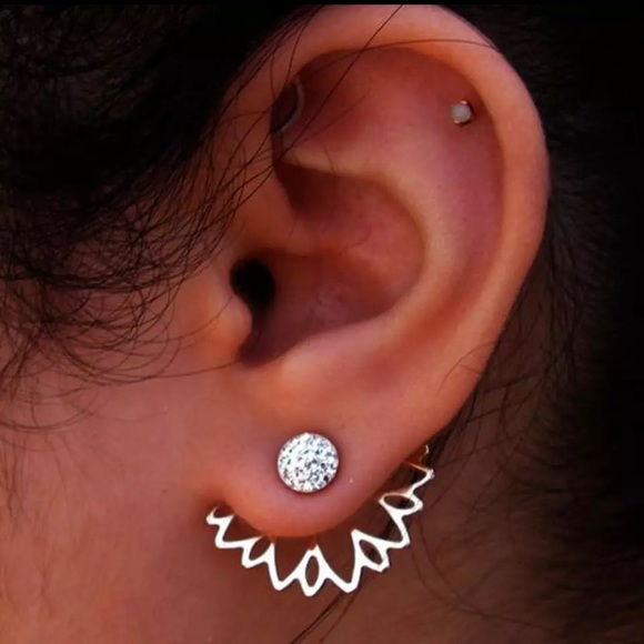 Jewelry - SOLD OUT Rhinestone stud gold tone flower pierced